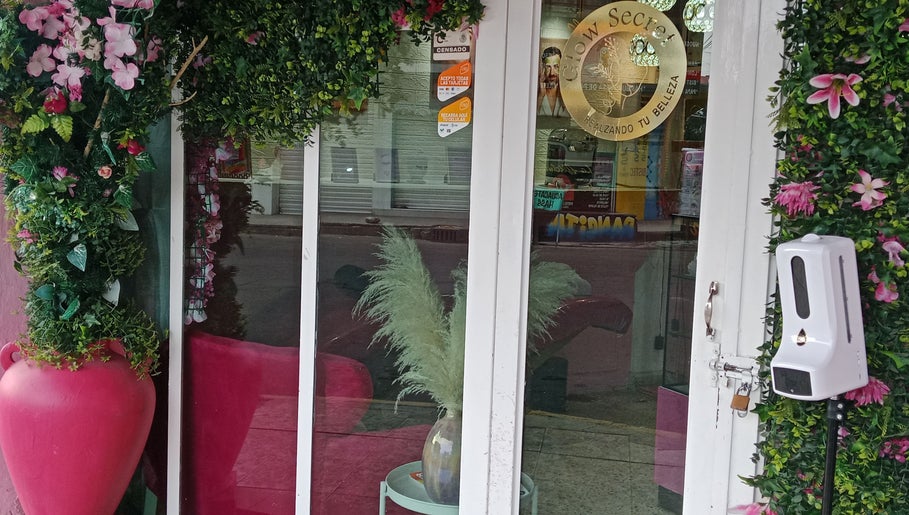 Entrada floral de Glow Secret en Ciudad Nezahualcóyotl, Estado De México, MX.