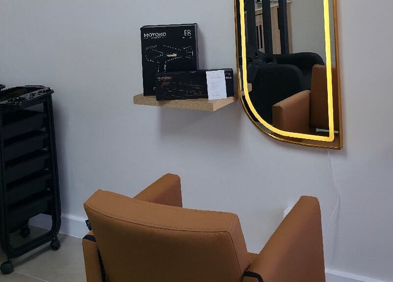 Modern salon chair and mirror at Luxe Hair Salon & Extensions Supplier, Cape Town, Western Cape, ZA.