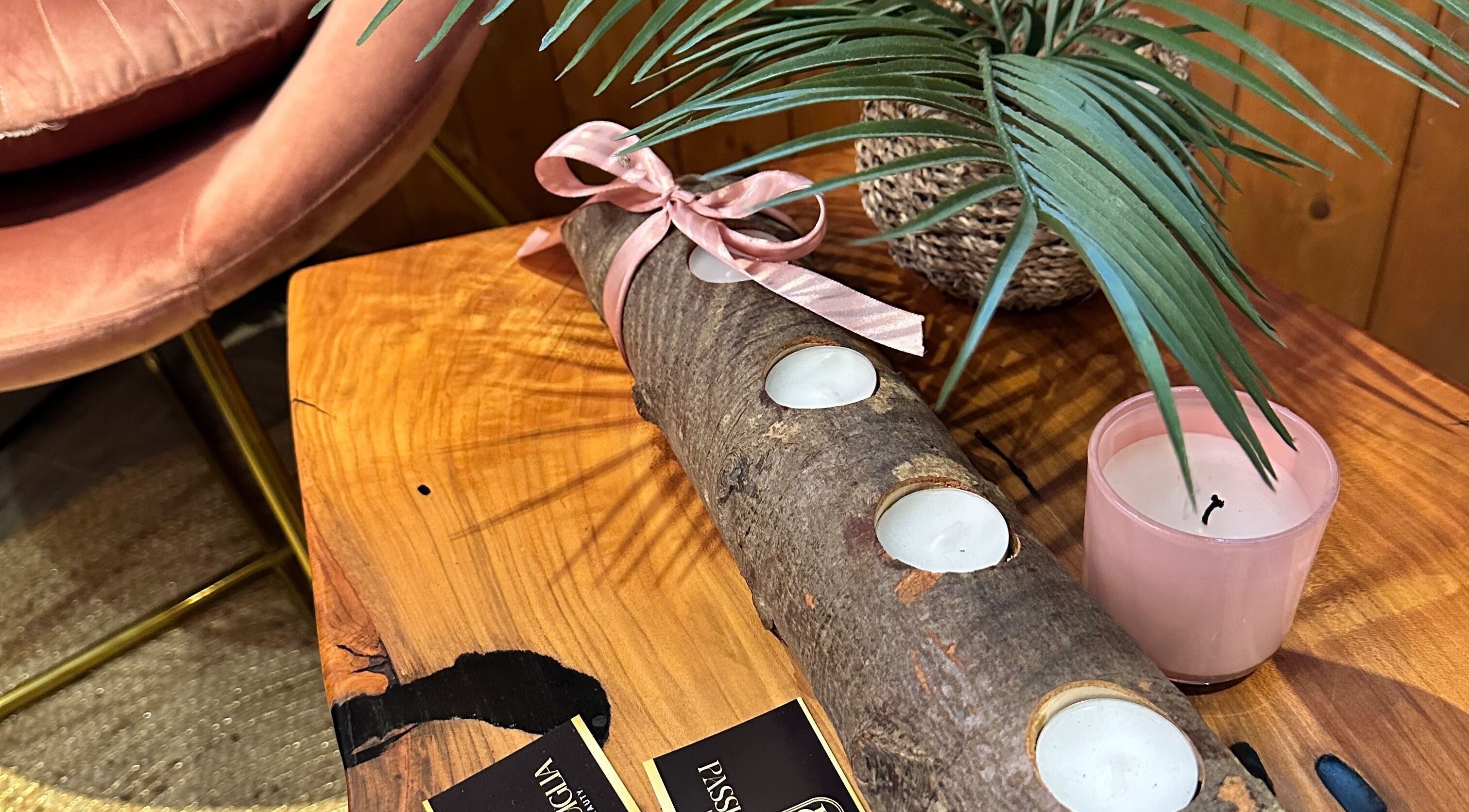 Centrotavola rustico con candele a Passione ciglia, Creazzo Vicenza, Veneto, IT.