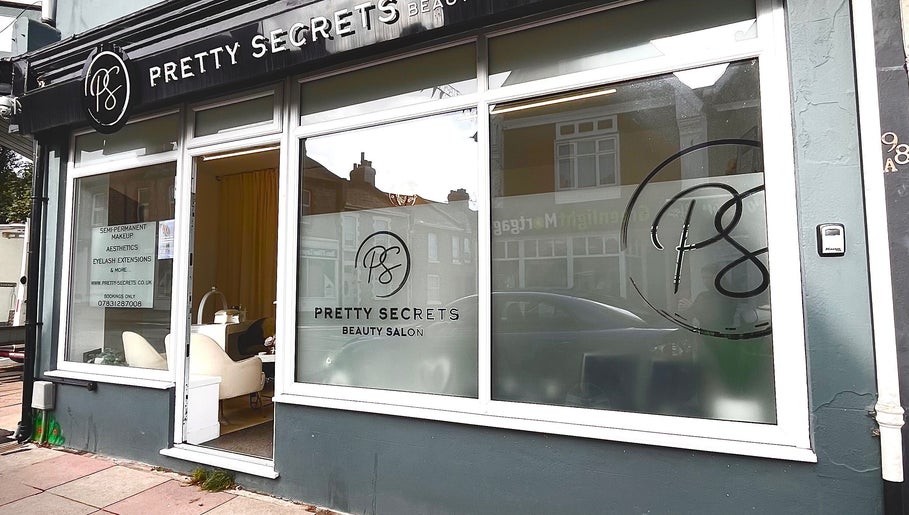 Exterior of Pretty Secrets Beauty Salon, showcasing Taisiya Harding Nail Technician in Torquay, England, GB.