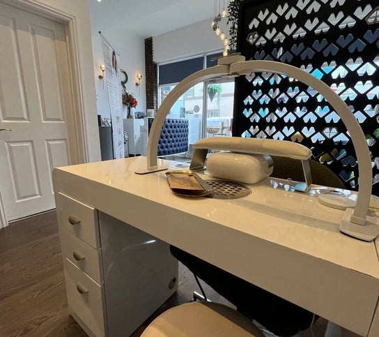 Taisiya Harding Nail Technician