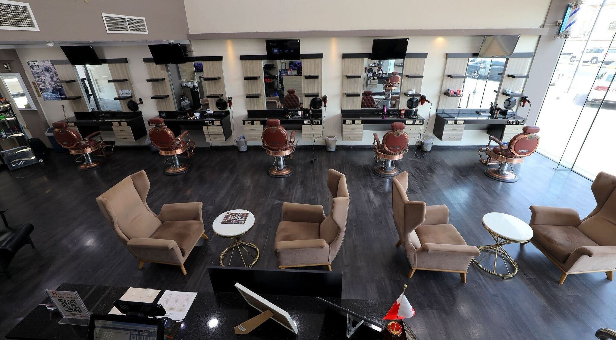 Modern interior of Kupa Careline Salon in Arad, Muḥāfaẓat Al-muḥarraq, BH with styling chairs and lounge area.