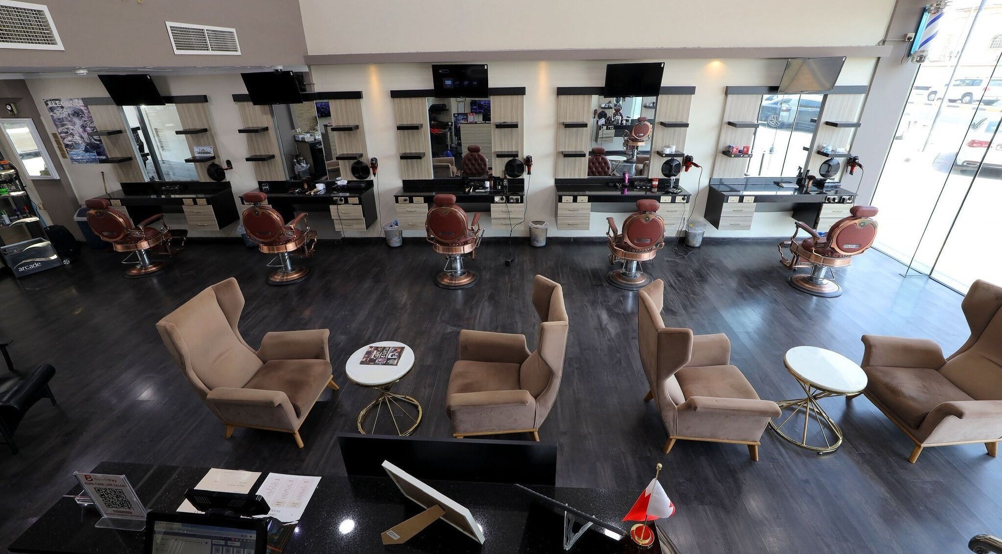 Modern interior of Kupa Careline Salon in Arad, Muḥāfaẓat Al-muḥarraq, BH with styling chairs and lounge area.