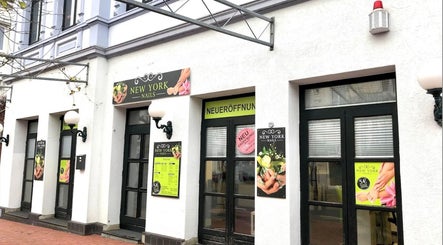 Mặt tiền New York Nails sang trọng tại Nordenham, Niedersachsen, DE.