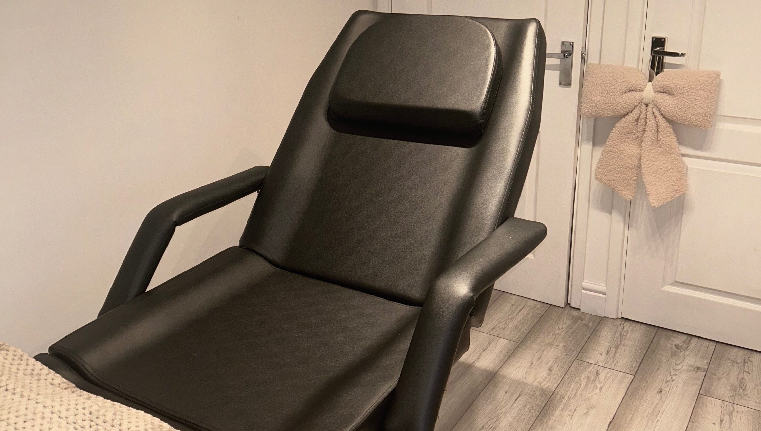 Relaxing black salon chair at Studio by Mimi, Bedford, England, GB, offering a calming beauty experience.