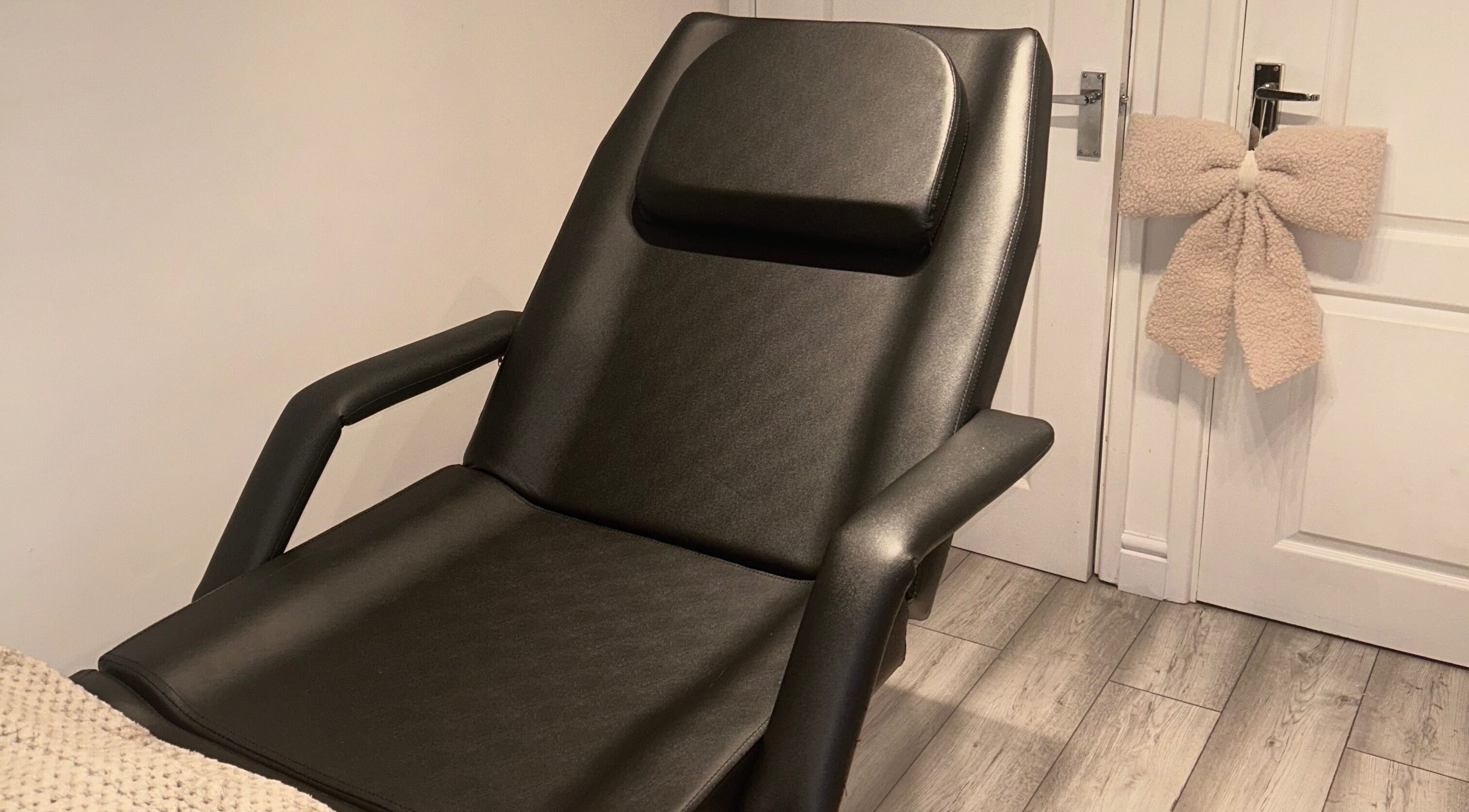 Relaxing black salon chair at Studio by Mimi, Bedford, England, GB, offering a calming beauty experience.