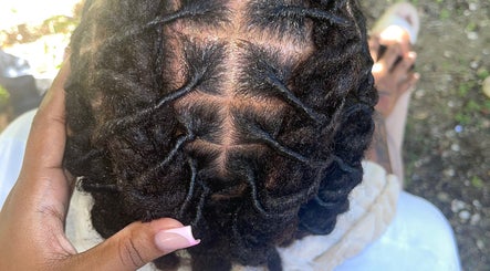 Intricate dreadlock style at Kurasao Hair, Willemstad, Curaçao, CW, showcasing expert braiding technique.