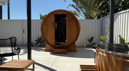 Outdoor sauna and hot tub at Rise and Fall Wellness, Kallaroo, Western Australia, AU.