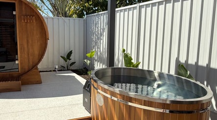 Outdoor barrel sauna and hot tub at Rise and Fall Wellness in Kallaroo, Western Australia, AU.
