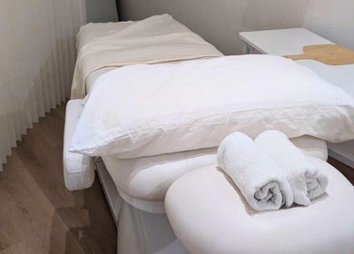 Relaxing massage bed at Sleep Induction Head Massage | Yumemi, Singapore, Central, SG.
