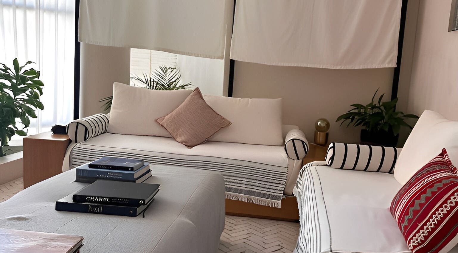 Cozy lounge at ZAAZ Wellness & Beauty in Dubai, AE with plush sofas and lush greenery.