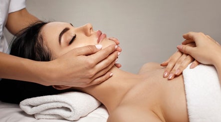 Relaxing facial massage at Exquisite Beauty Salon, Neutral Bay, New South Wales, AU promoting wellness and peace.