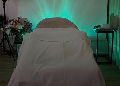Relaxing treatment room at Face it with Glow, Southampton, England, GB, illuminated by calming green lights.