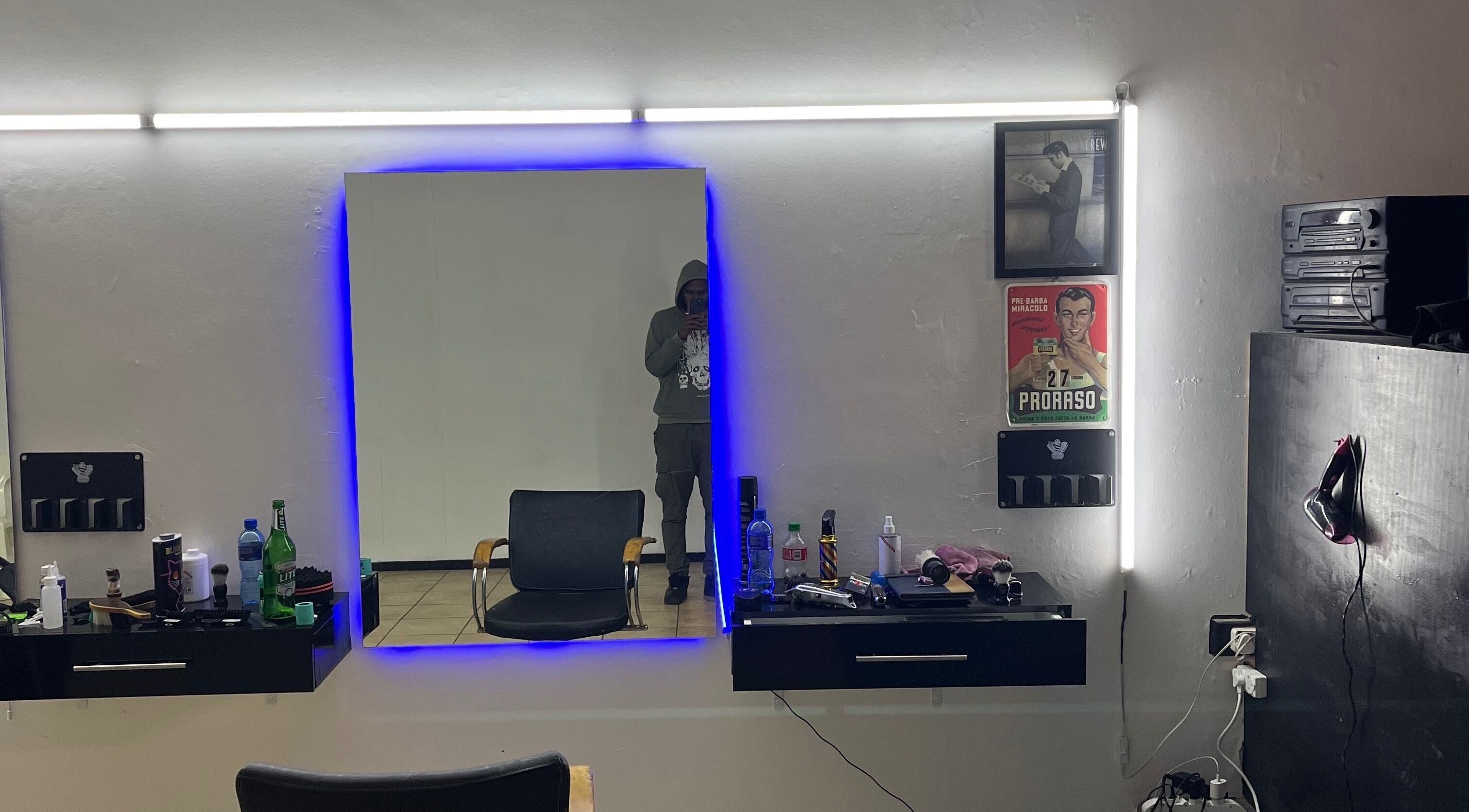 Darthfader031 salon interior in Roodepoort, Gauteng, ZA featuring a modern mirror and styling station.