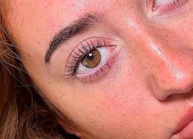 Close-up of well-groomed lashes by Leia Beth Lash & Brow Technician in Dundee, Scotland, GB.