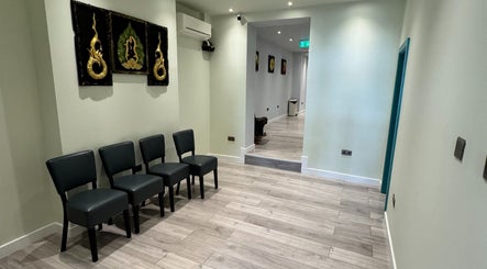 Elegant waiting area at Na Siam Spa, London, England, GB with modern decor and soothing ambiance.
