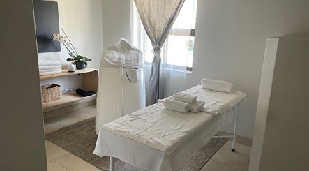 Tranquil massage room at Massage by Rich, Randburg, Gauteng, ZA with a neatly arranged massage table.