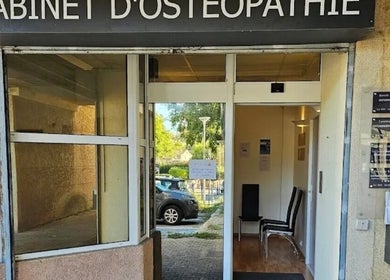 Entrée du Cabinet d'Ostéopathie à Christine Basquin Rencontre Toi, Martigues, Provence-alpes-côte D'azur, FR.