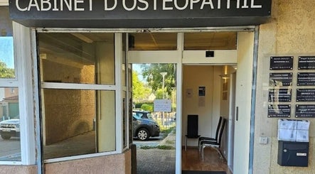 Entrée du Cabinet d'Ostéopathie à Christine Basquin Rencontre Toi, Martigues, Provence-alpes-côte D'azur, FR.