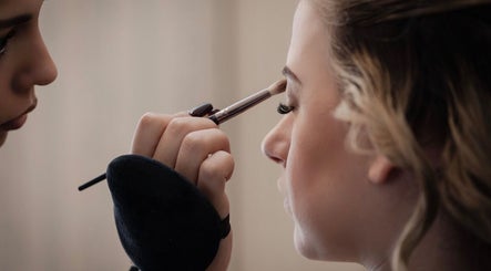 Sessione di trucco raffinata presso Effetto Donna, Giarre, Sicilia, IT.