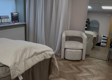 Tranquil spa room at Bykiraquigley, Manchester, England, GB, featuring a plush bed and elegant decor.