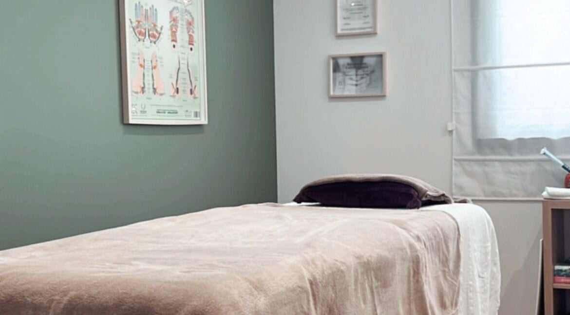 Salle de soin apaisante chez Victoire Arzouni à Soorts-Hossegor, Nouvelle-Aquitaine, FR, idéale pour la détente.