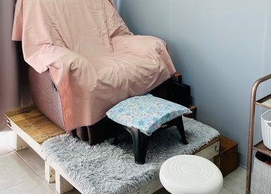 Comfortable seating at Melovely Beauty Salon in Jeffreys Bay, Eastern Cape, ZA, offering relaxing treatments.