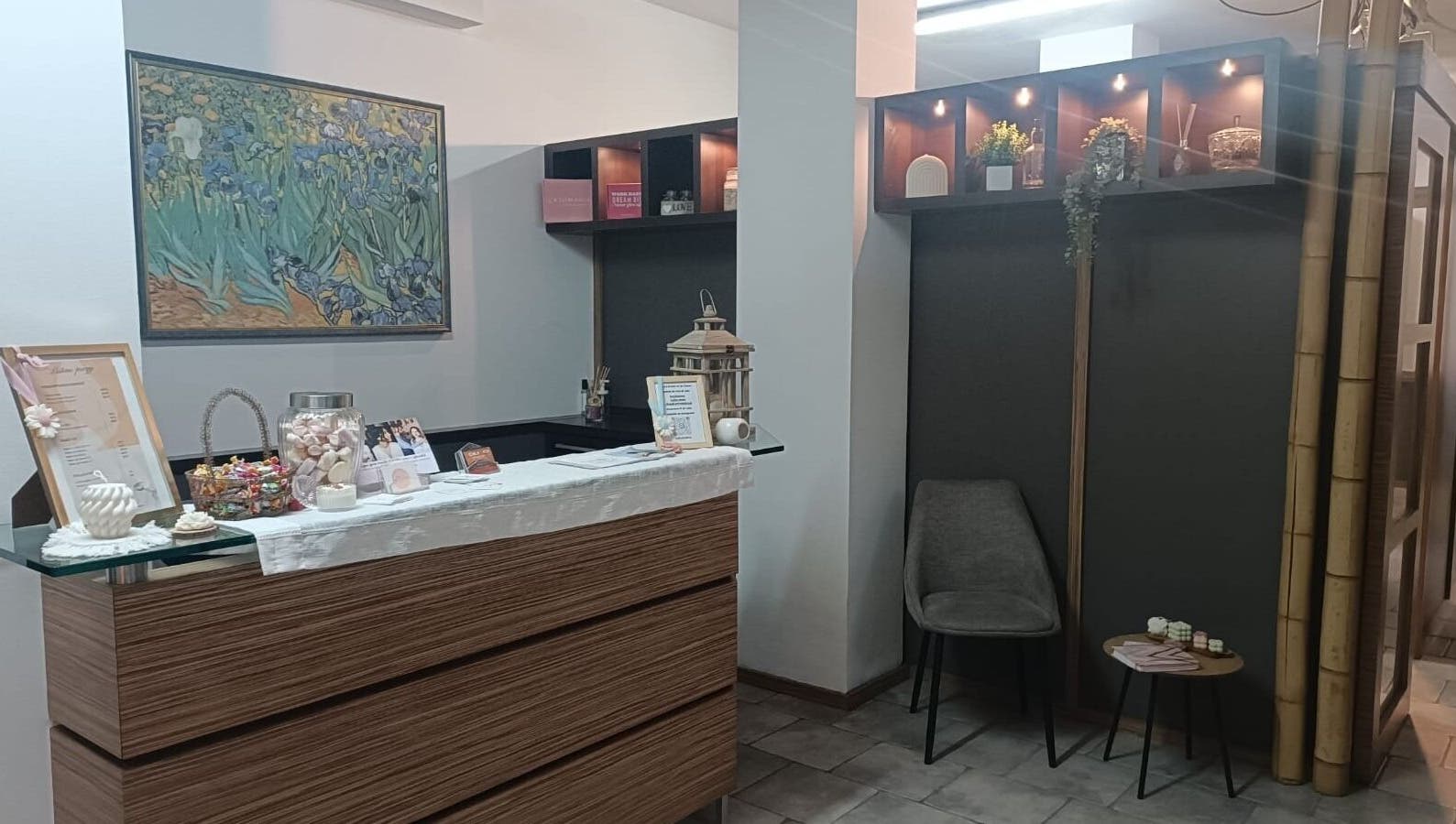 Accogliente reception presso Beauty Lab di Olga, Novara, No, IT. Design raffinato e dettagli curati.