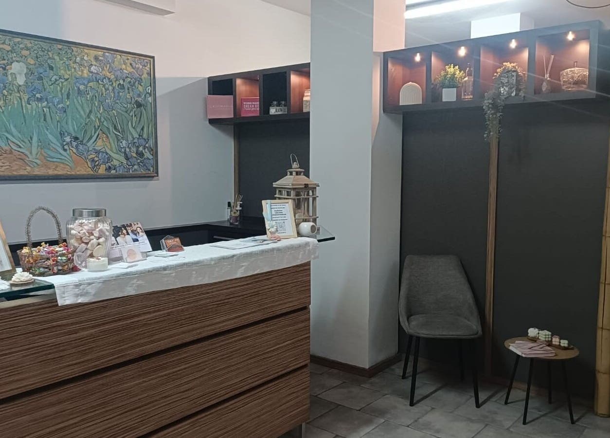 Interno di Beauty Lab di Olga a Novara, No, IT con reception elegante e arredamento raffinato.