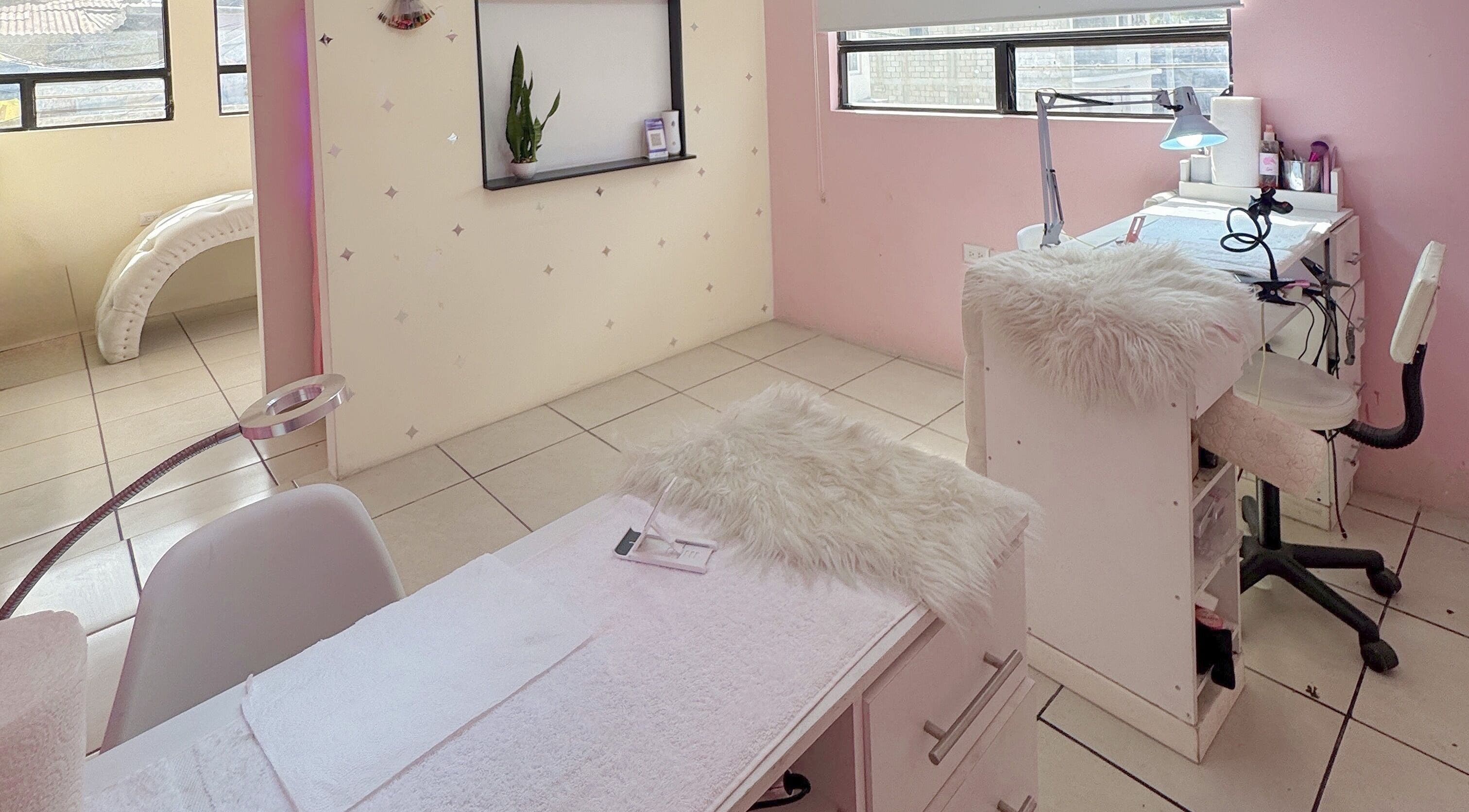 Sala de spa elegante en TRUST, Quetzaltenango, Quetzaltenango, GT con decoración acogedora.