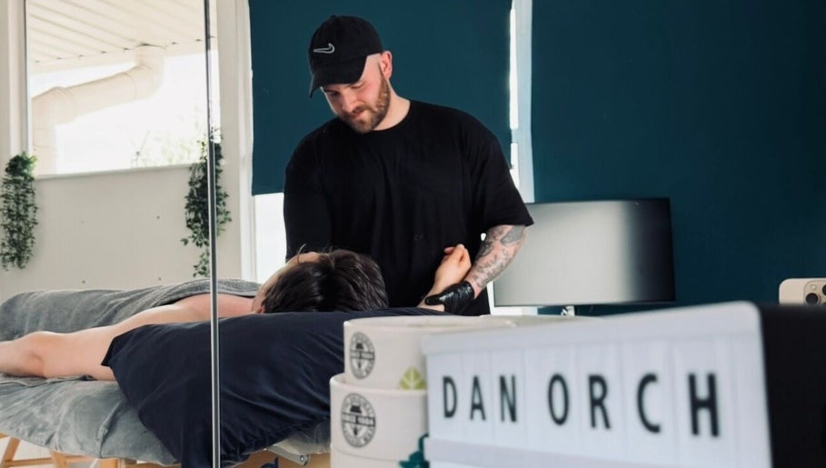 Therapist providing a massage at Dan Orchard Sports Massage, Exeter, England, GB.