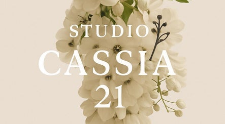 Elegant floral design at Studio Cassia 21 in Mansfield, England, GB.