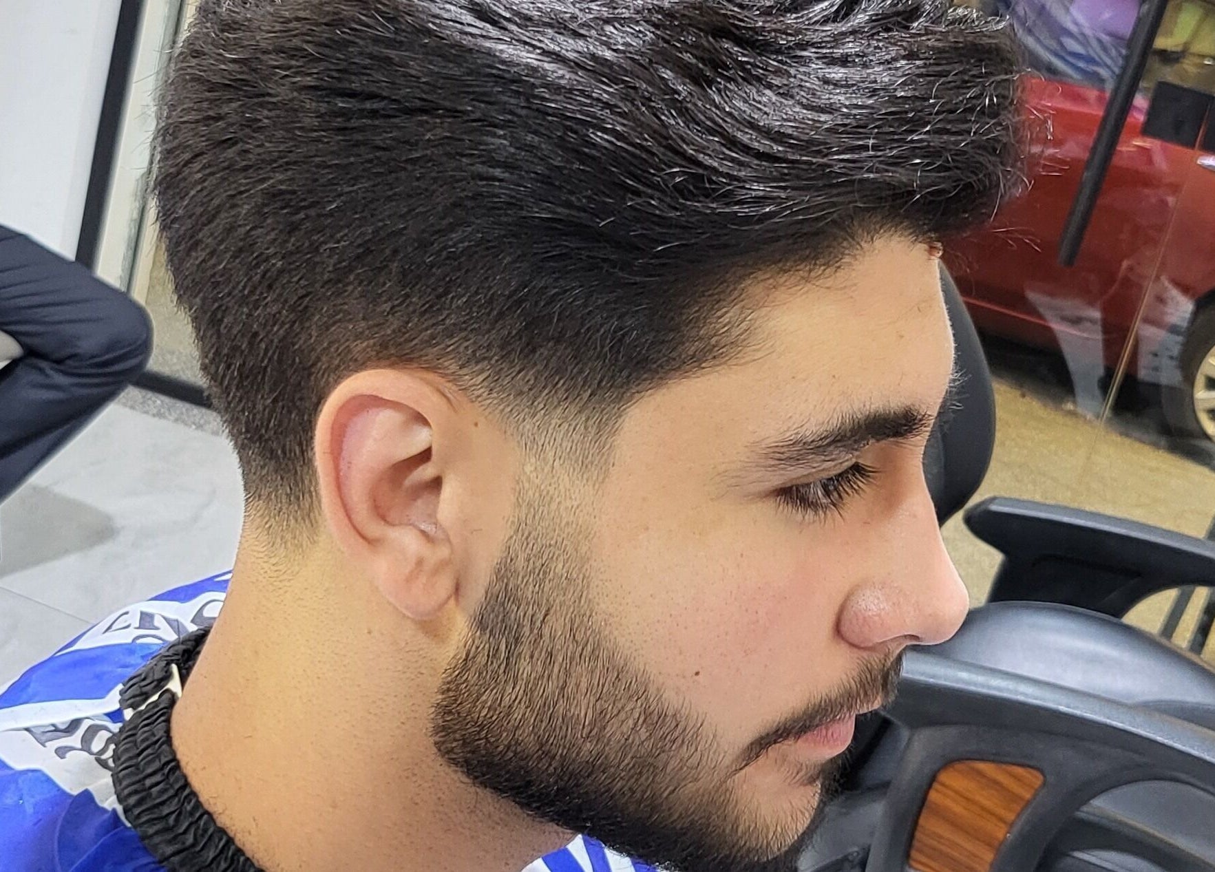 حلاقة متميزة في صالون الحلاقة المحمود بعمّان, محافظة العاصمة, JO.