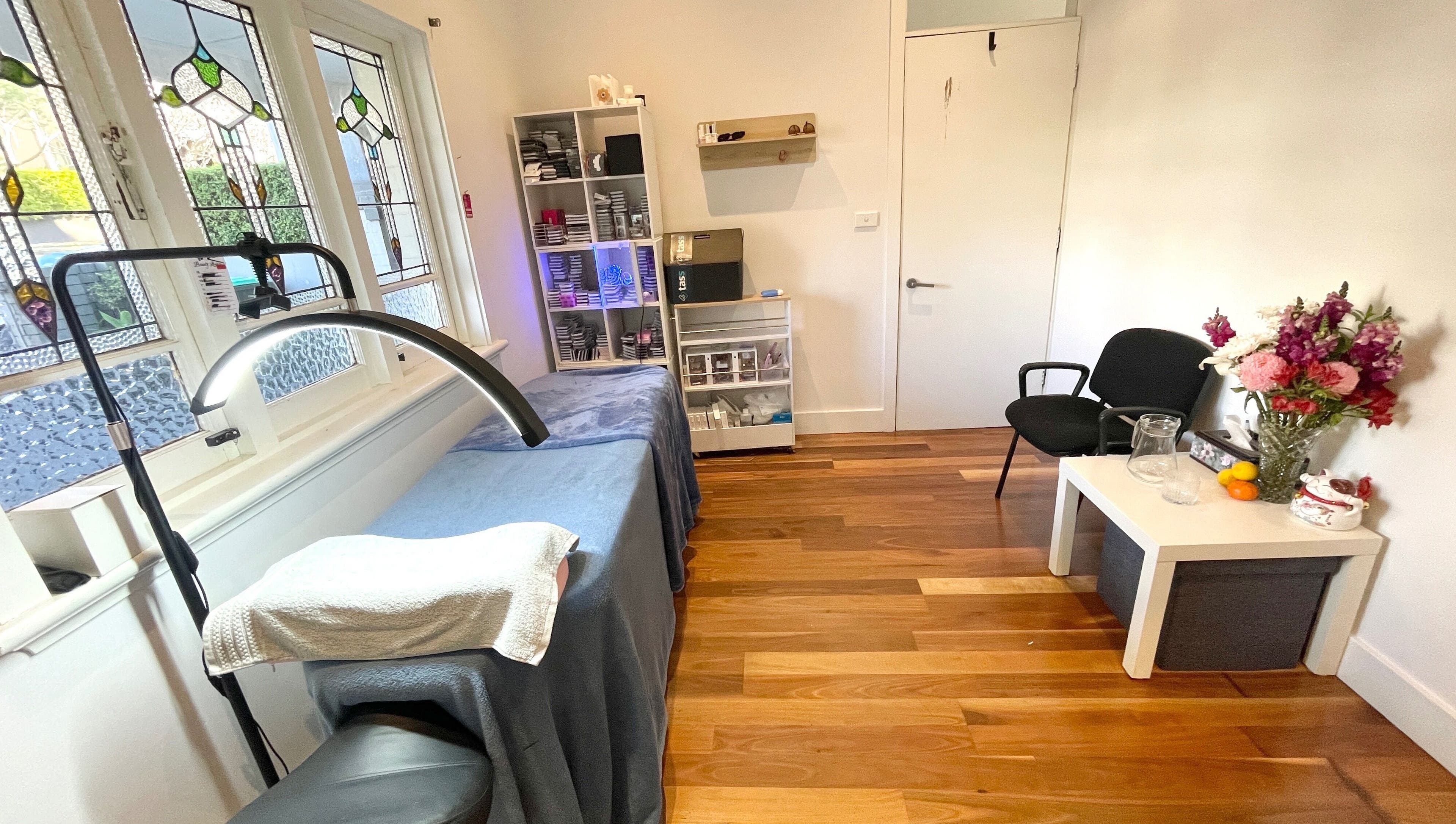 Peaceful treatment room at Honglylashes in Balmain, New South Wales, AU with comfortable setup and ambient lighting.