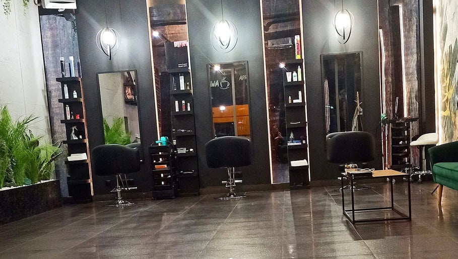 Salon Kreatywne Fryzjerstwo Paulina K w Racibórz, Województwo Śląskie, PL, oferuje nowoczesne wnętrze z wygodnymi siedzeniami.