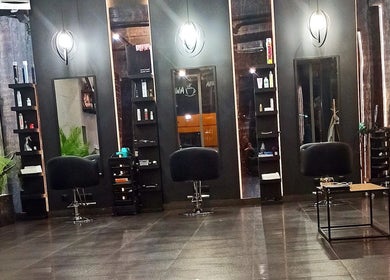 Salon Kreatywne Fryzjerstwo Paulina K w Racibórz, Województwo Śląskie, PL, oferuje nowoczesne wnętrze z wygodnymi siedzeniami.