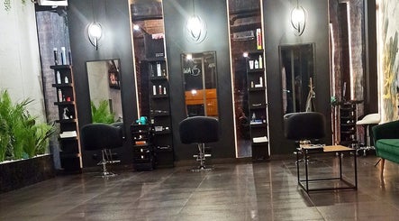 Salon Kreatywne Fryzjerstwo Paulina K w Racibórz, Województwo Śląskie, PL, oferuje nowoczesne wnętrze z wygodnymi siedzeniami.
