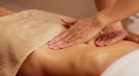 Massagem relaxante no Pietra Fernanda - Estética & Bem-estar, São Paulo, São Paulo, BR.