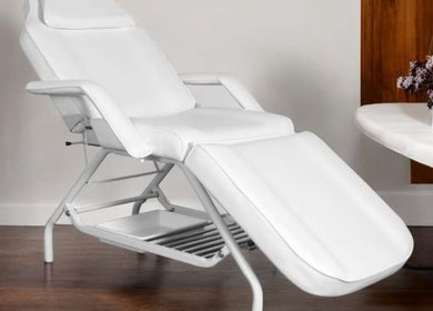 Elegant white beauty chair at D' Flores brows, Dallas, Texas, US, highlighting comfort and style.
