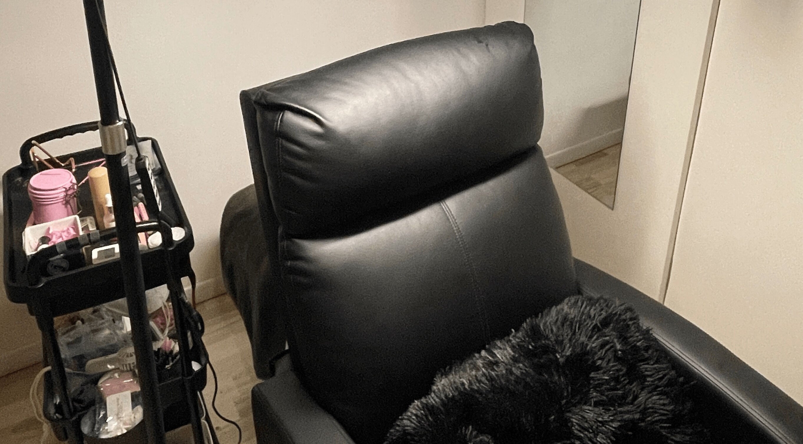 Salon chic chez Glam Lashes Expert à Beauvais, Hauts-de-france, FR, équipé pour le bien-être.