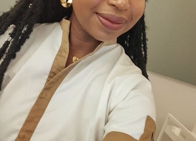 Smiling woman at Beauty By Bev, Maputo, Maputo, MZ in a stylish setting.