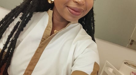 Smiling woman at Beauty By Bev, Maputo, Maputo, MZ in a stylish setting.