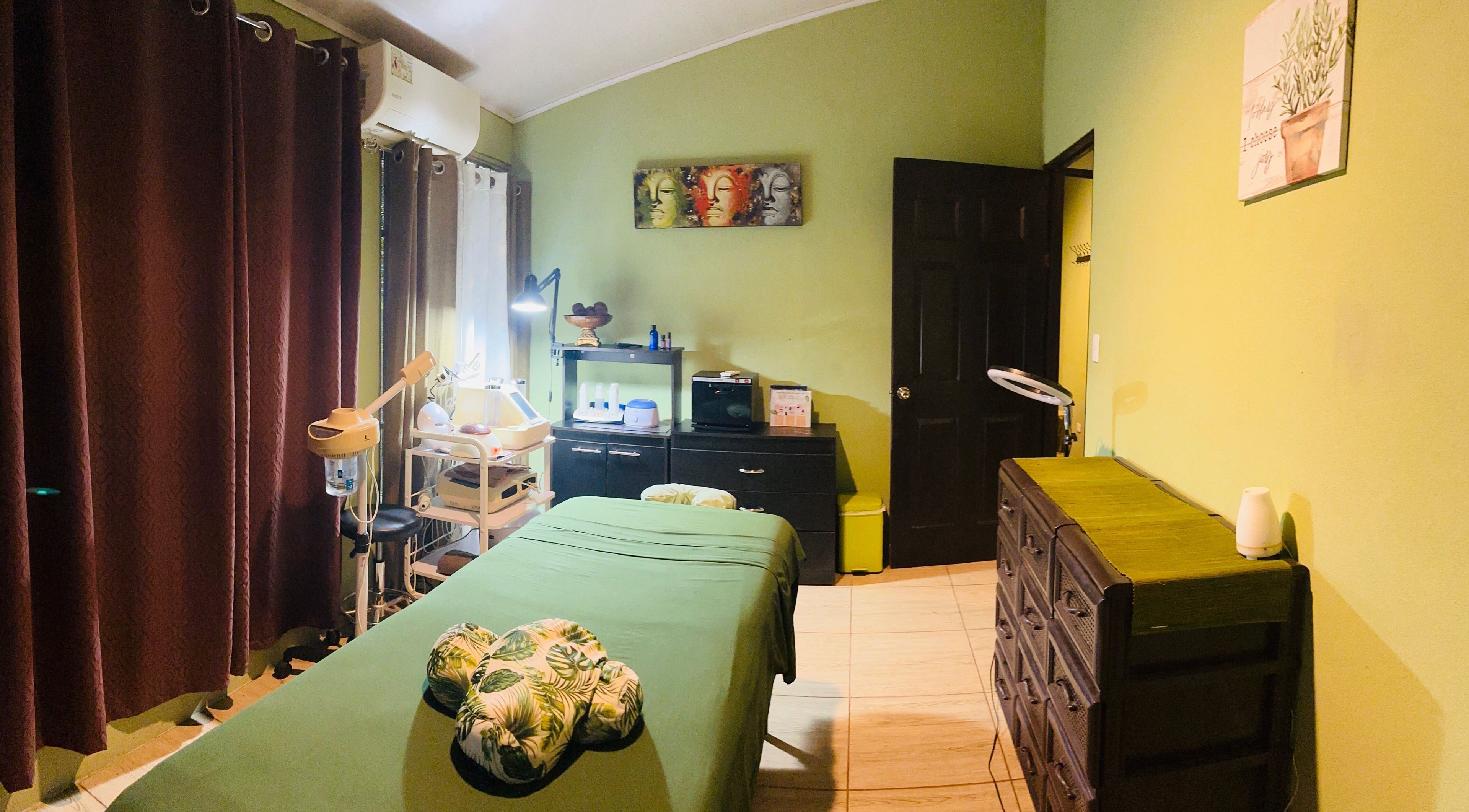 Tranquil massage room at Sunset Body Works, Uvita, Provincia De Puntarenas, CR, with calming green decor.