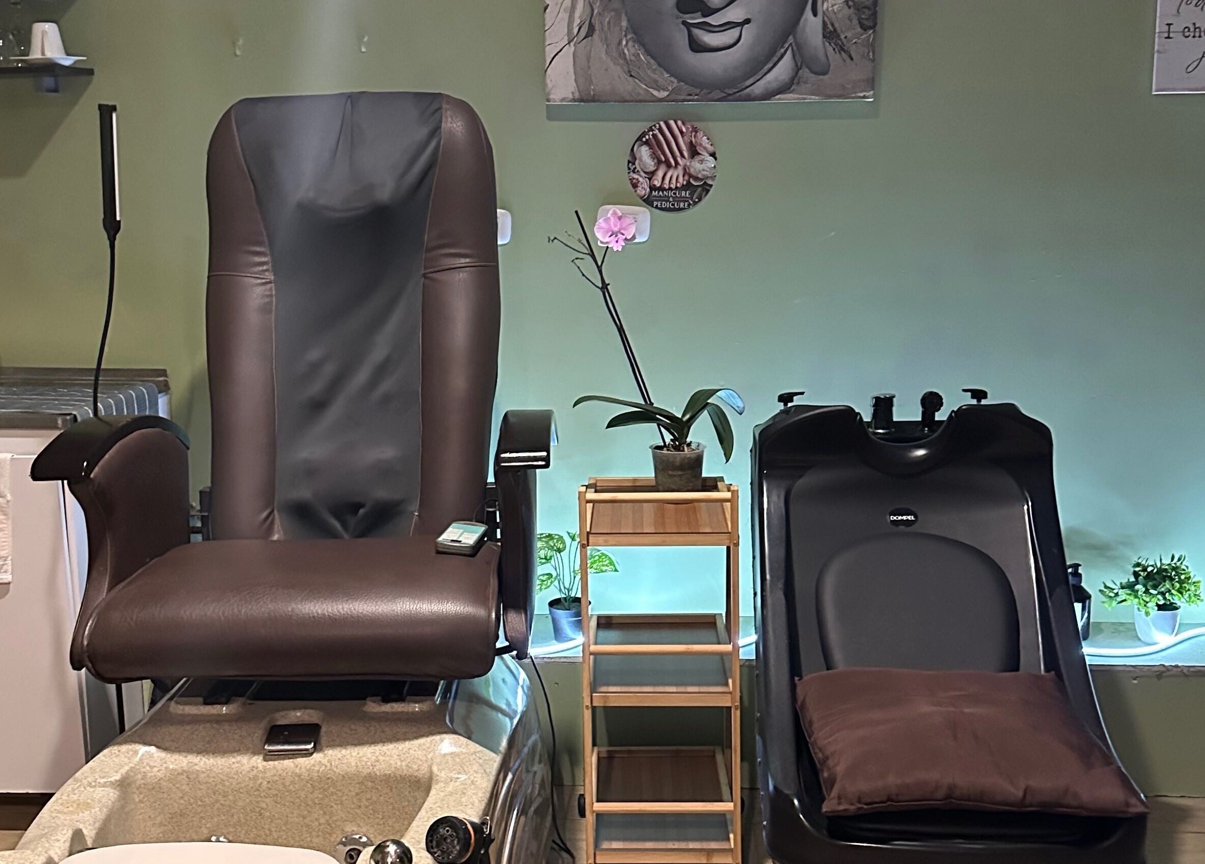 Luxurious pedicure chairs at Sunset Body Works in Uvita, Provincia De Puntarenas, CR, offer tranquility and comfort.