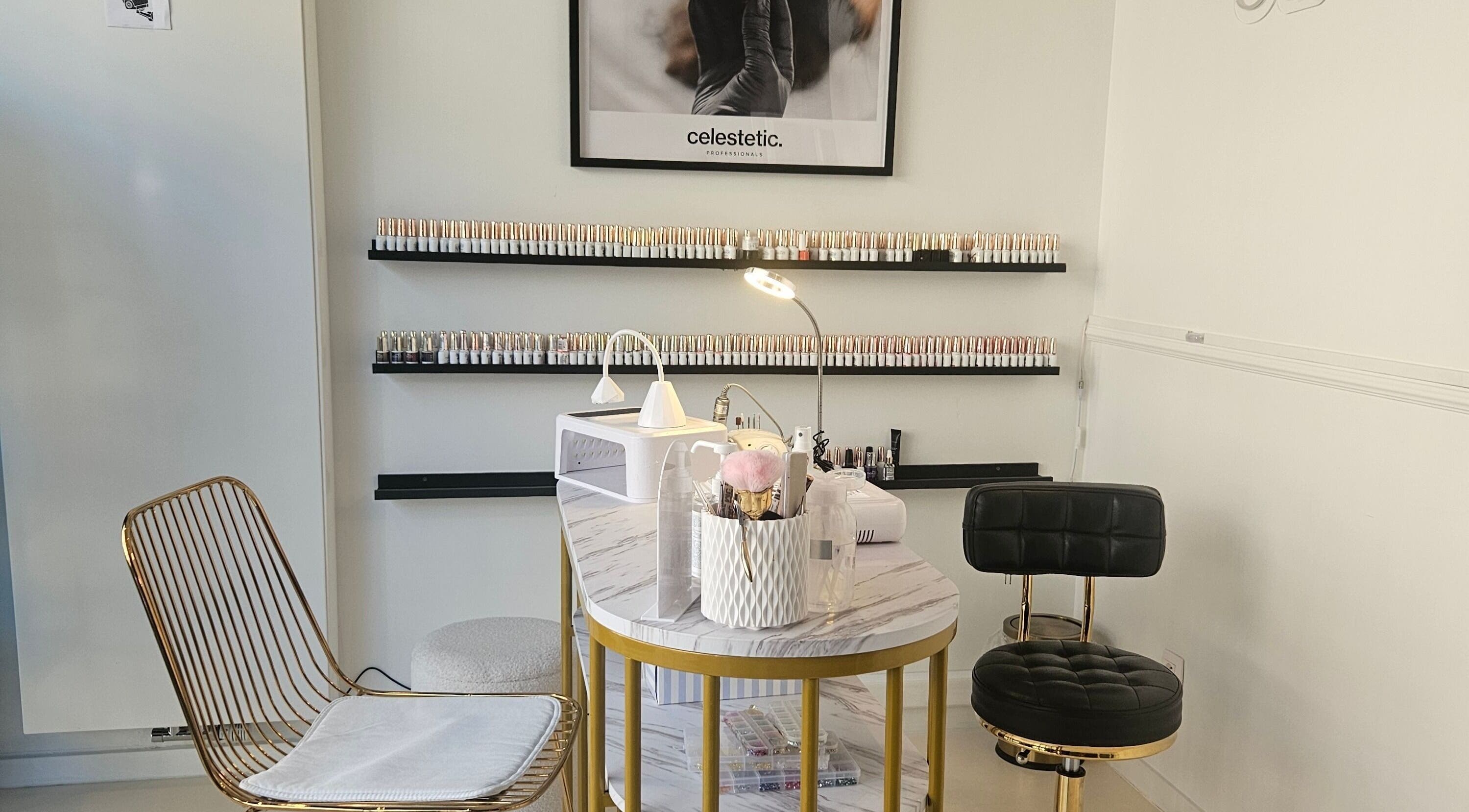 Un espace de manucure élégant à J.E Medico by Emilie, Saint-ghislain, Région Wallonne, BE.