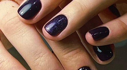 Stylish dark nails manicure at Tamara AOUN Nail Studio (ALPHA BUSINESS CENTER), Vernier, Genf, CH.