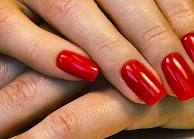 Red manicured nails at Tamara AOUN Nail Studio (ALPHA BUSINESS CENTER), Vernier, Genf, CH.