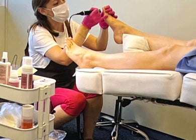 Technician performing a pedicure at Tamara AOUN Nail Studio (ALPHA BUSINESS CENTER), Vernier, Genf, CH.