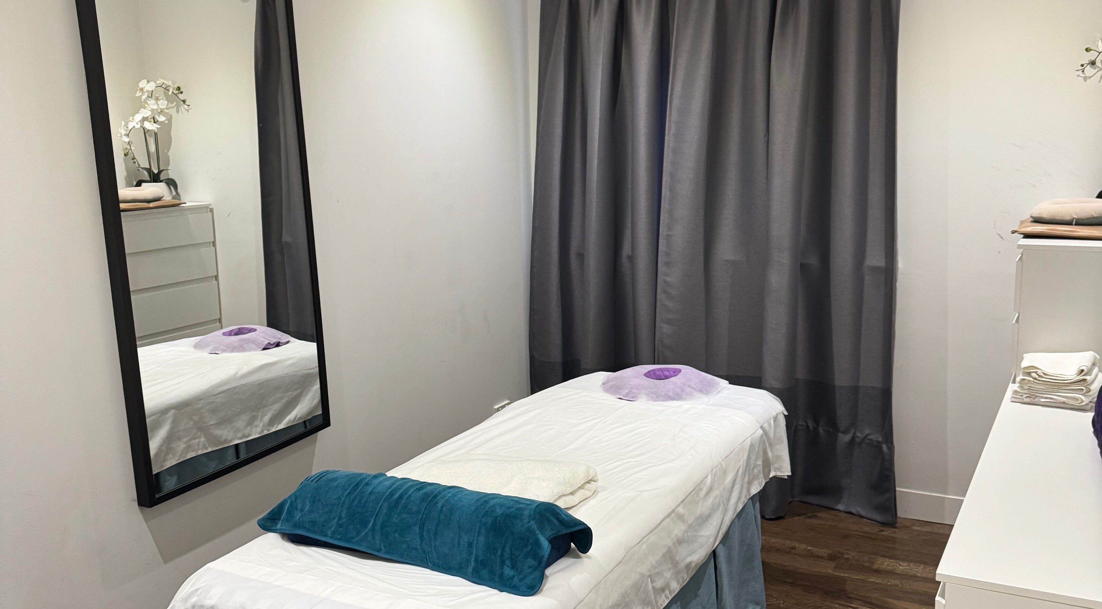 Health Point Massage Shop位于Perth, Western Australia, AU的宁静按摩房。