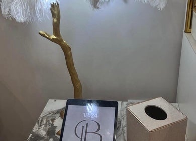 CD Studio's elegant table setup with golden accents in London, England, GB.